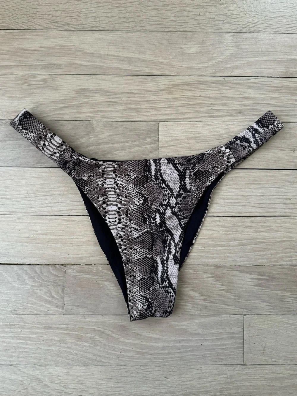 Frankie’s Bikinis Swimwear Stormy Buckle Snake Print‎ Set, Top: L, Bottoms: S